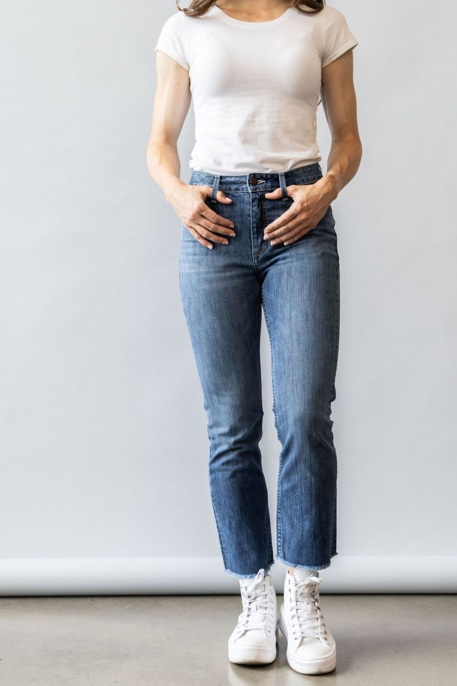 Women Kimes Ranch | Monica Cropped Mid Wash